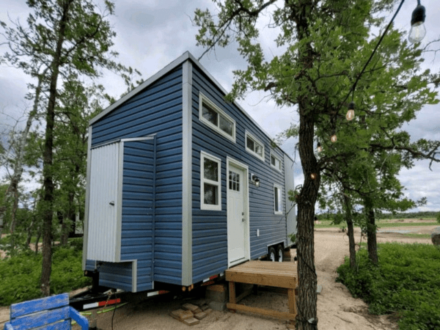 Tiny Home on Wheels - Winnipeg - Exterior